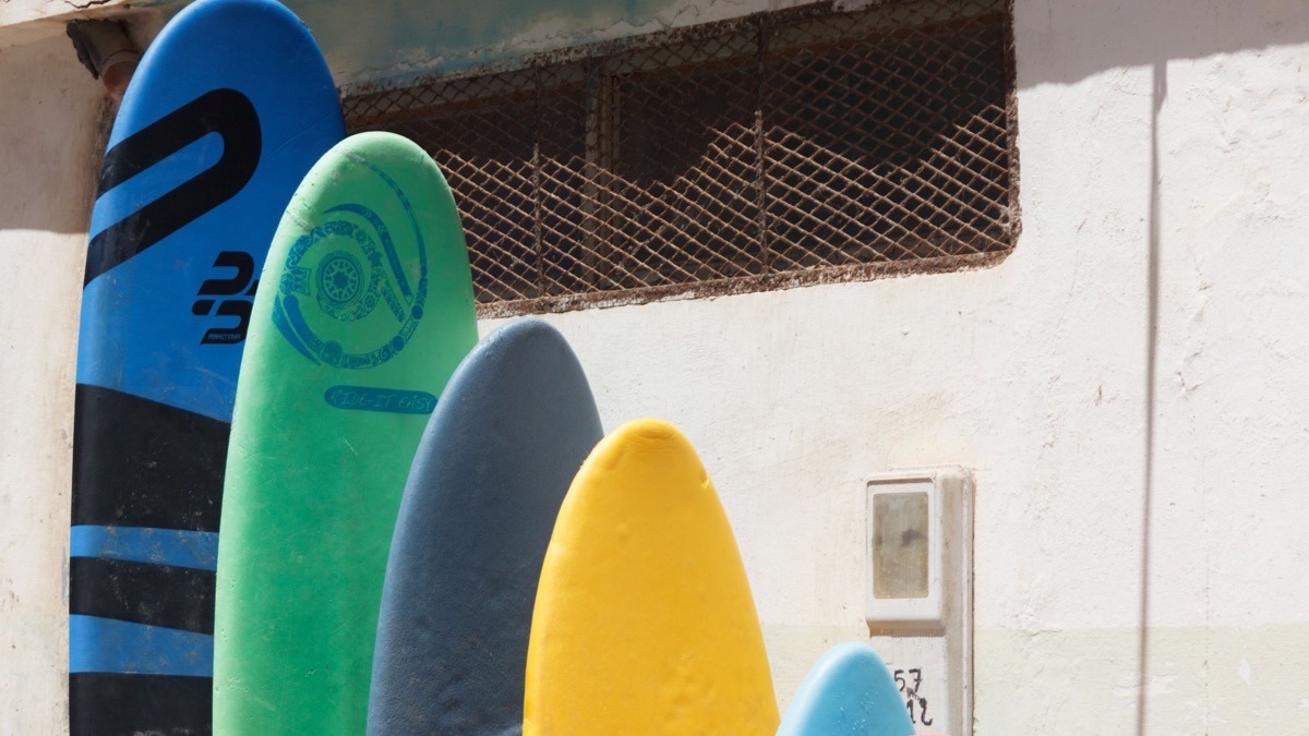 Quelle taille de planche de surf choisir quand on débute ?
