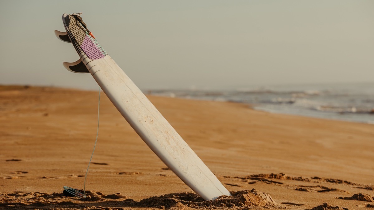 Comment progresser en surf après ses premiers cours ?