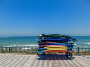 Louer ou acheter sa première planche de surf ?